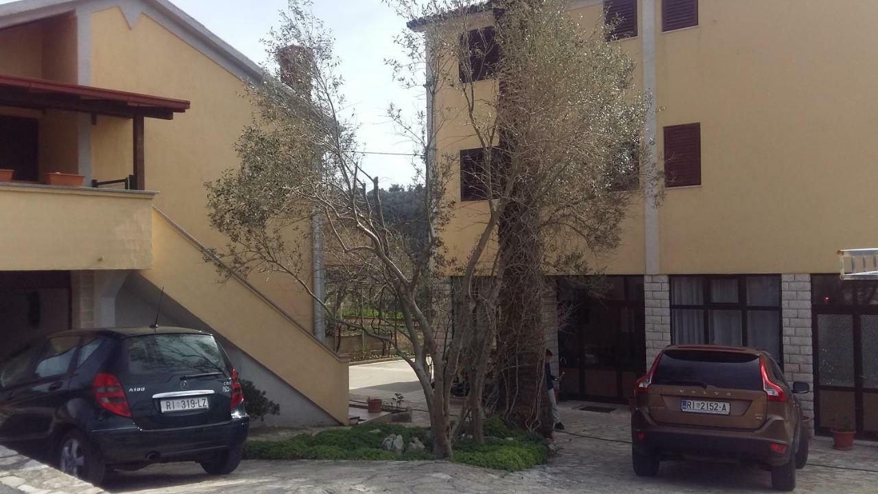 Ferienwohnung Begovi Dvori Rab Town Exterior foto